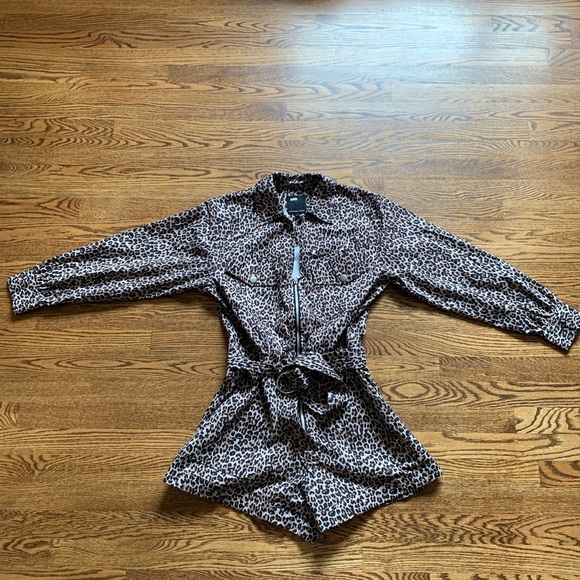 Marissa Webb leopard canvas Romper. Size 4 - Picture 5 of 9
